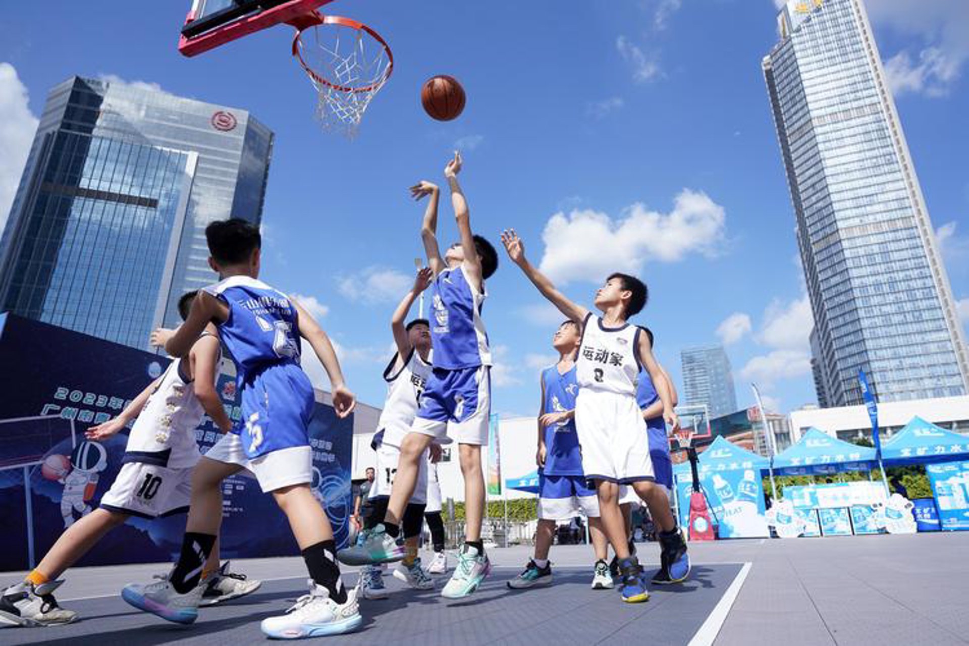 八个精神：引领新时代精神的灯塔